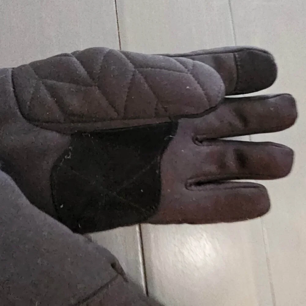 UGG Black Quilted Winter Gloves  Warm & Cozy Cold Weather Gloves Size Small NWT